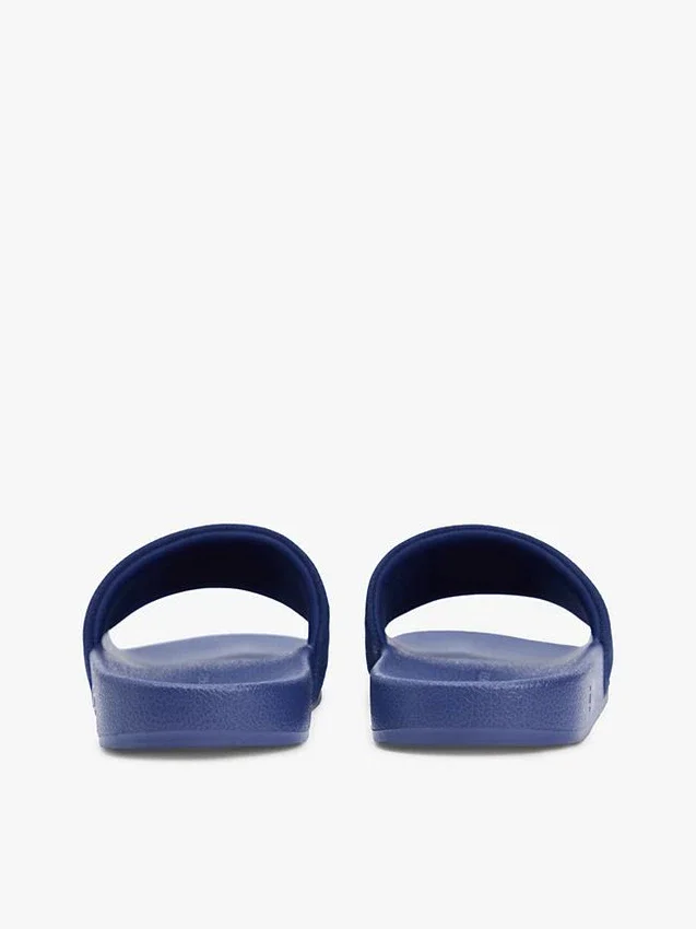 Chanclas de piscina con monograma bordado Chanclas de piscina con monograma bordado