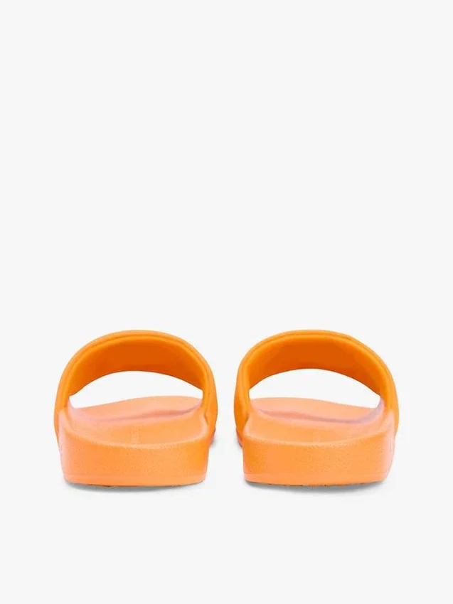 Chanclas de piscina con monograma bordado Chanclas de piscina con monograma bordado