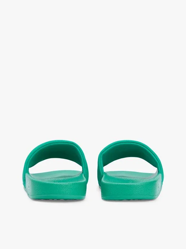 Chanclas de piscina con monograma bordado Chanclas de piscina con monograma bordado