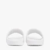 Chanclas de piscina con monograma bordado Chanclas de piscina con monograma bordado