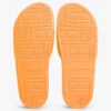 Chanclas de piscina con monograma bordado Chanclas de piscina con monograma bordado