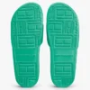 Chanclas de piscina con monograma bordado Chanclas de piscina con monograma bordado