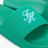 Chanclas de piscina con monograma bordado Chanclas de piscina con monograma bordado