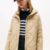 Chaqueta acolchada ligera con capucha Chaqueta acolchada ligera con capucha