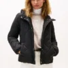 Chaqueta acolchada ligera con capucha Chaqueta acolchada ligera con capucha