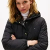 Chaqueta acolchada ligera con capucha Chaqueta acolchada ligera con capucha