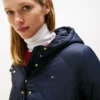 Chaqueta acolchada ligera con capucha Chaqueta acolchada ligera con capucha