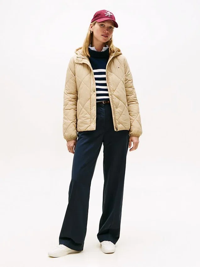 Chaqueta acolchada ligera con capucha Chaqueta acolchada ligera con capucha