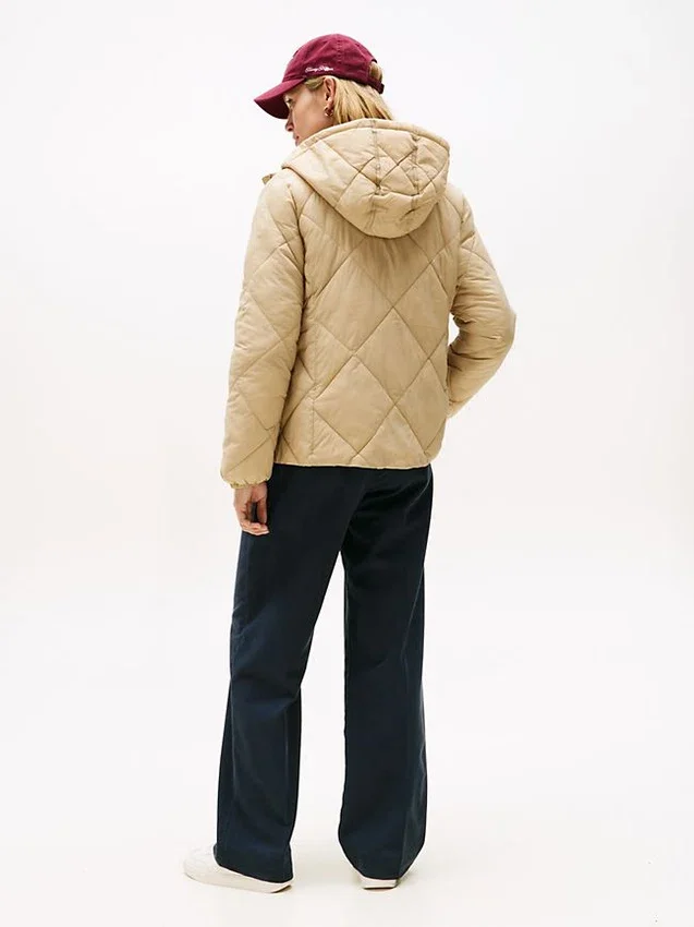 Chaqueta acolchada ligera con capucha Chaqueta acolchada ligera con capucha