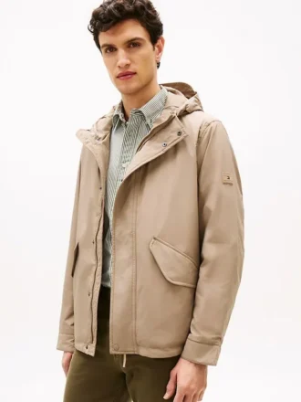 Chaqueta con capucha impermeable y plegable