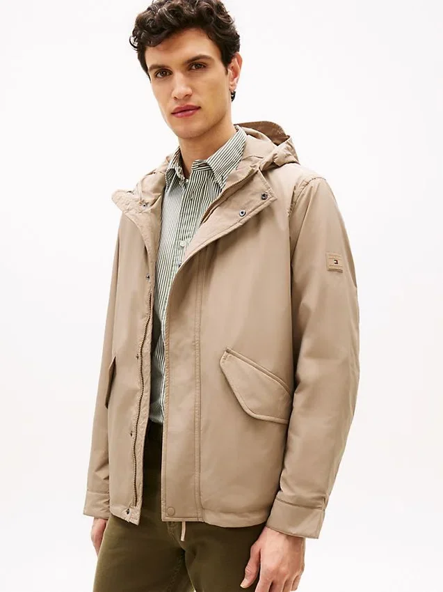 Chaqueta con capucha impermeable y plegable Chaqueta con capucha impermeable y plegable