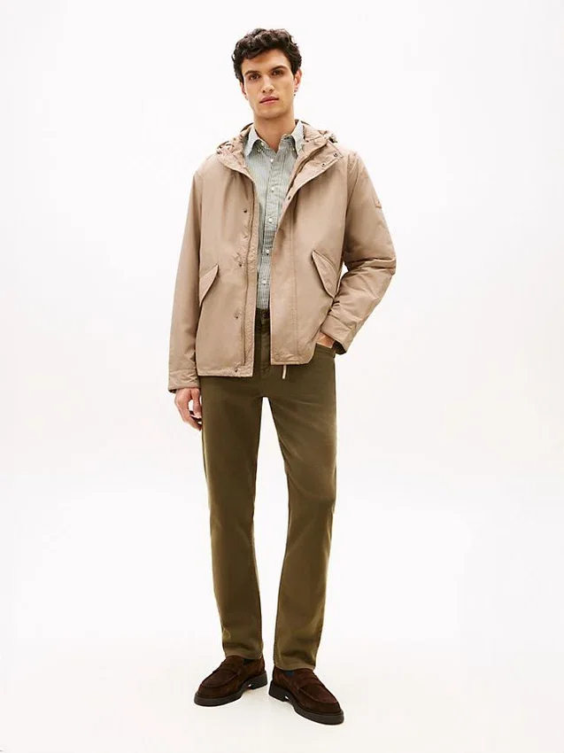 Chaqueta con capucha impermeable y plegable Chaqueta con capucha impermeable y plegable