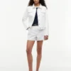 Chaqueta de denim elástico blanco de corte ajustado Chaqueta de denim elástico blanco de corte ajustado