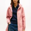 Chaqueta impermeable con capucha