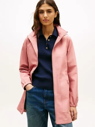 Chaqueta impermeable con capucha