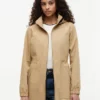 Chaqueta impermeable con capucha