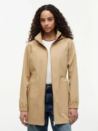 Chaqueta impermeable con capucha