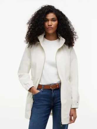 Chaqueta impermeable con capucha
