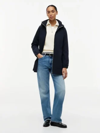 Chaqueta impermeable con capucha