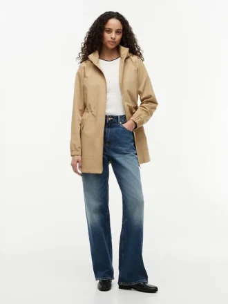 Chaqueta impermeable con capucha