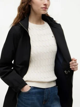 Chaqueta impermeable con capucha