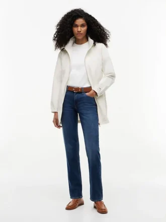 Chaqueta impermeable con capucha