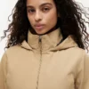 Chaqueta impermeable con capucha
