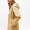 Chaqueta impermeable con capucha