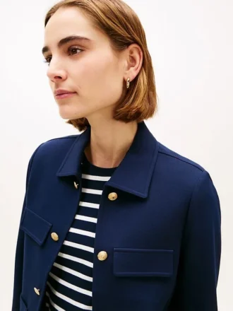 Chaqueta Ponte con múltiples bolsillos y botones dorados