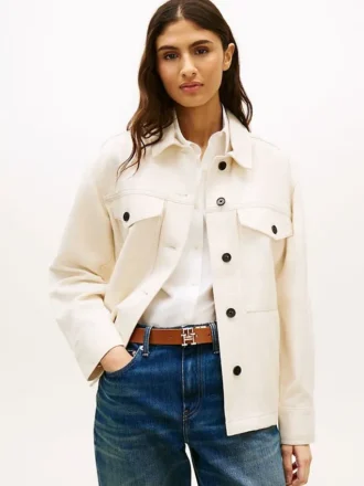 Chaqueta tipo camisa utilitaria oversize de sarga Chaqueta tipo camisa utilitaria oversize de sarga