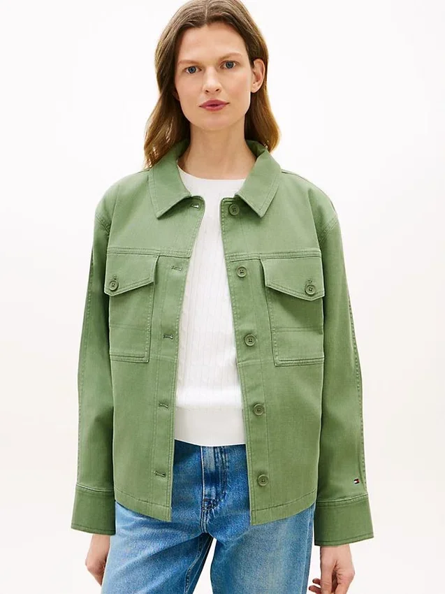 Chaqueta tipo camisa utilitaria oversize de sarga Chaqueta tipo camisa utilitaria oversize de sarga