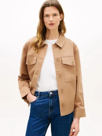 Chaqueta tipo camisa utilitaria oversize de sarga Chaqueta tipo camisa utilitaria oversize de sarga
