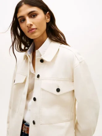 Chaqueta tipo camisa utilitaria oversize de sarga Chaqueta tipo camisa utilitaria oversize de sarga