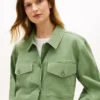 Chaqueta tipo camisa utilitaria oversize de sarga Chaqueta tipo camisa utilitaria oversize de sarga
