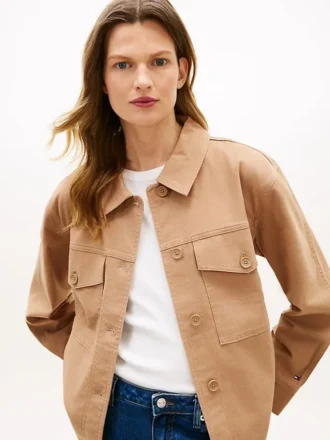 Chaqueta tipo camisa utilitaria oversize de sarga Chaqueta tipo camisa utilitaria oversize de sarga