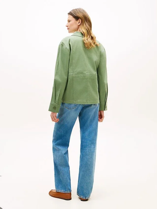 Chaqueta tipo camisa utilitaria oversize de sarga Chaqueta tipo camisa utilitaria oversize de sarga
