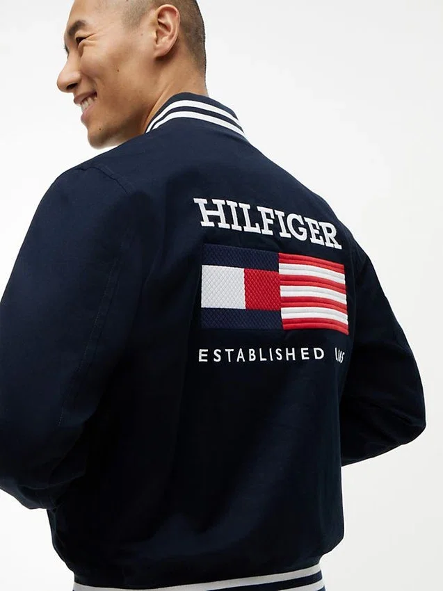 Chaqueta universitaria con logotipo de bandera y acabado repelente al agua Chaqueta universitaria con logotipo de bandera y acabado repelente al agua
