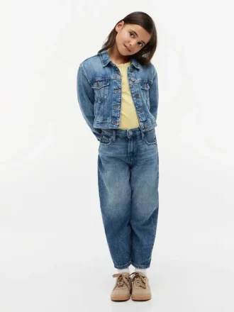 Chaqueta vaquera con estrella bordada para niña