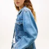 Chaqueta vaquera desgastada con cintura ceñida Chaqueta vaquera desgastada con cintura ceñida