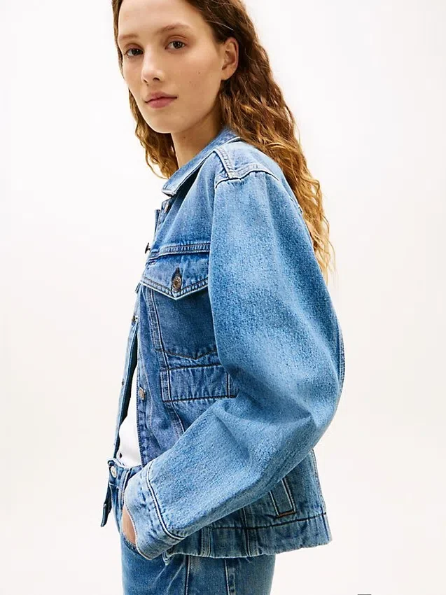 Chaqueta vaquera desgastada con cintura ceñida Chaqueta vaquera desgastada con cintura ceñida