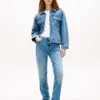 Chaqueta vaquera desgastada con cintura ceñida Chaqueta vaquera desgastada con cintura ceñida