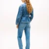 Chaqueta vaquera desgastada con cintura ceñida Chaqueta vaquera desgastada con cintura ceñida