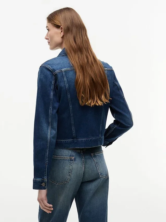 Chaqueta vaquera elástica de corte entallado y lavado oscuro Chaqueta vaquera elástica de corte entallado y lavado oscuro