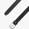 Cinturón de cuero con presilla con bandera