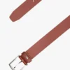 Cinturón de cuero con presilla con bandera