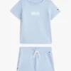 Conjunto de camiseta y pantalones cortos con el logotipo de la bandera para bebés