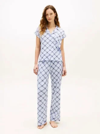 Conjunto de pijama de manga corta con camisa y pantalones cortos