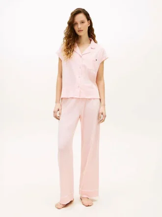 Conjunto de pijama de manga corta con camisa y pantalones cortos