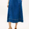 Falda midi acampanada de denim de talle alto