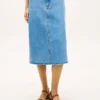 Falda midi vaquera con bajo sin rematar Falda midi vaquera con bajo sin rematar